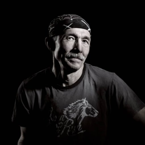 терпеливый и внимательный распиловщик