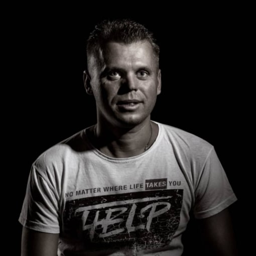 Приветливый и трудолюбивый сборщик