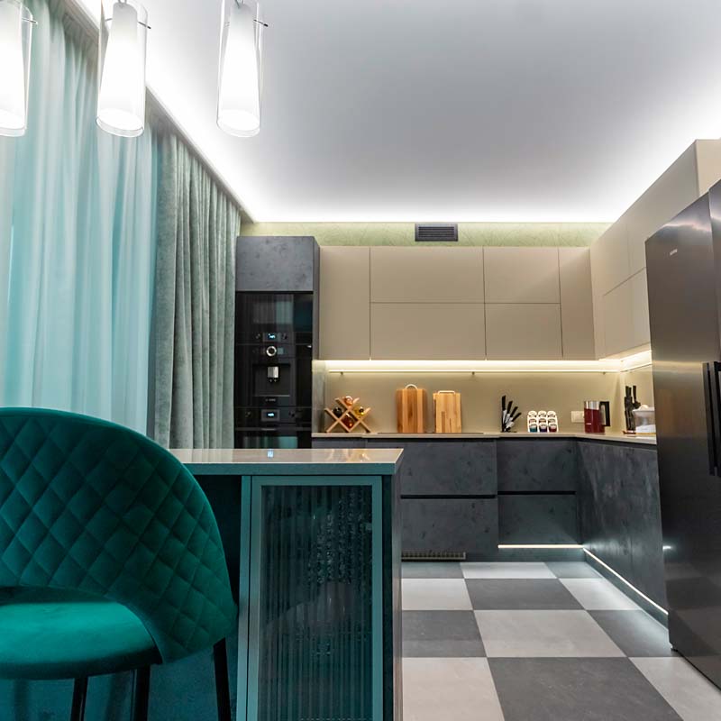 Угловая кухня с островом