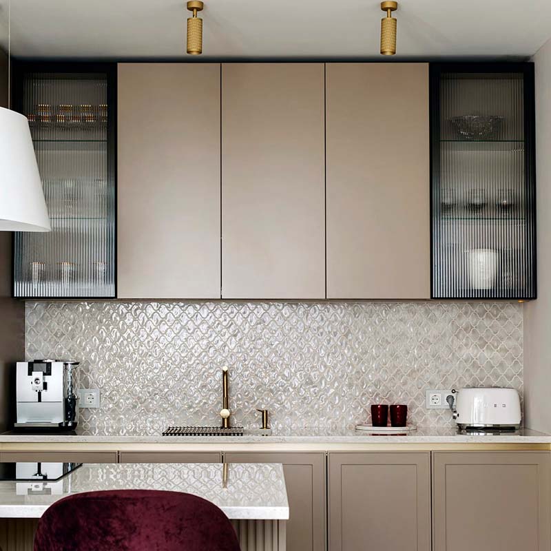 Прямая кухня с островом на заказ в СПб