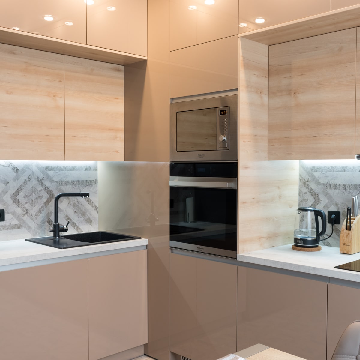 Кухня в светло бежевых тонах