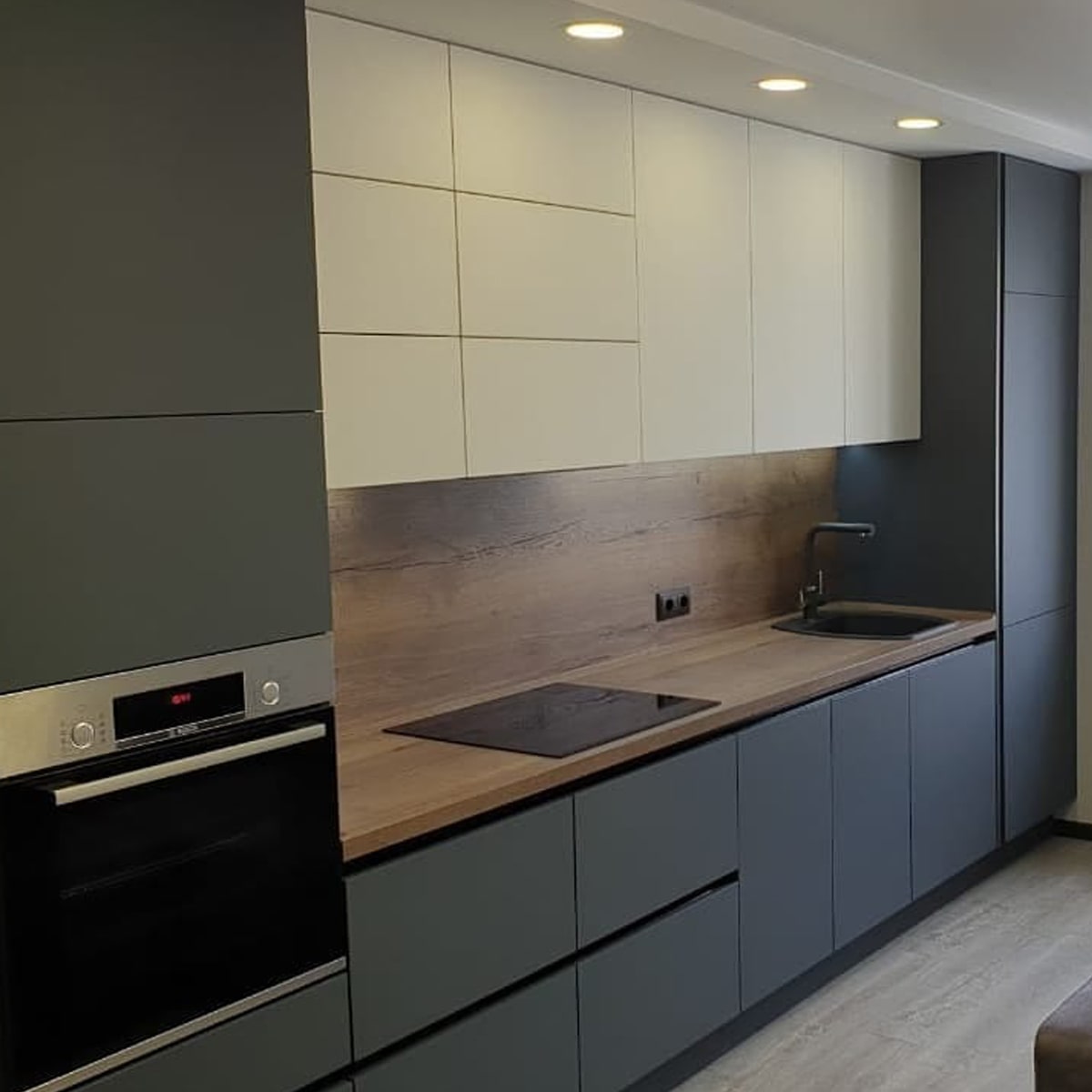 Прямая кухня, серый фасад