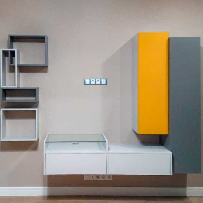 Мебель в гостиную с желтыми элементами декора